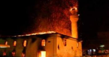 حريق هائل يلتهم مسجدا بولاية تكساس الأمريكية ويتسبب فى انهياره