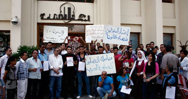 تظاهر العاملين بمديرية الصحة بالغربية للمطالبة بالحوافز المتأخرة منذ شهر يوليو 