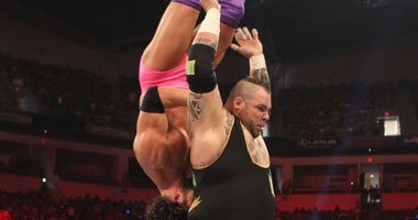 عشرات المصارعين يقاضون الـ"WWE" بسبب الإصابات العصبية