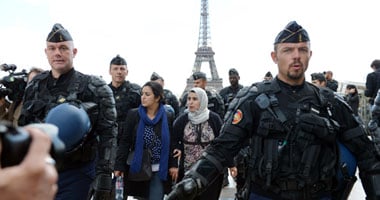 فرنسا تسمح لضباط وجنود الشرطة بإطلاق اللحية ورسم "التاتو"