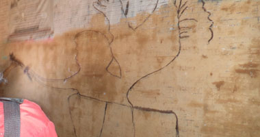بالصور.. شباب طنطا يتحدون الشرطة بإعادة رسم الجرافيتى على سور المحطة