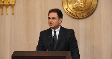 سفير مصر لدى فرنسا يلتقى الوفد الإعلامى المرافق للرئيس فى باريس