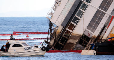 غرق سفينة تجارية على متنها 12 بحارًا هنديًا قبالة ساحل اليمن