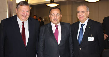 نشاط مكثف لوزير الخارجية خلال مشاركته فى الدورة الـ68 للجمعية العامة بالأمم المتحدة.. "فهمى" لـ"كيرى": الإرهاب لن يثنى الحكومة عن تنفيذ خارطة المستقبل.. والقضاء المصرى مستقل ولا يمكن التدخل فى أعماله