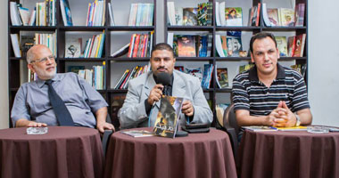 بالصور.. حفل توقيع كتاب " كلاكيت" براديو أرابيسك