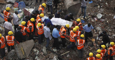 انتشال طفلة على قيد الحياة بعد 72 ساعة من انهيار مبنى سكنى فى كينيا