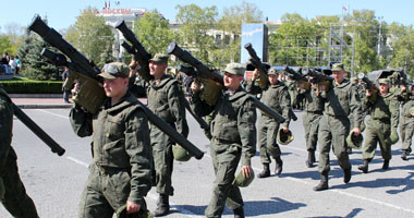 الأطلسى يقدر قوات روسيا قرب حدود أوكرانيا بأكثر من عشرة ألاف جندى