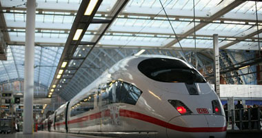 الصين تقرر زيادة سرعة قطارات الطلقة إلى 350 كيلومترا فى الساعة