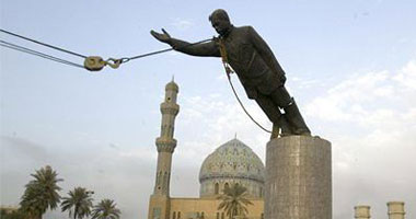 دراسة تؤكد: إزالة تمثال صدام حسين جريمة تضر بالبيئة