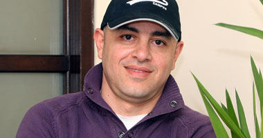 المخرج أحمد شفيق يعود من أبو ظبى الأحد لاستئناف جلسات "ذهاب وعودة"