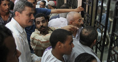 انتهاء الزحام أمام نوافذ بيع تذاكر قطارات الصعيد فى محطة مصر