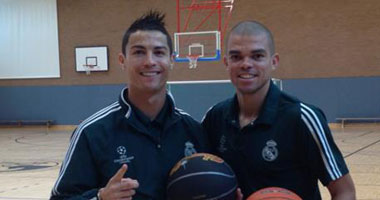 رونالدو يستعد لـ"دورتموند" بالفوز على بيبى فى السلة