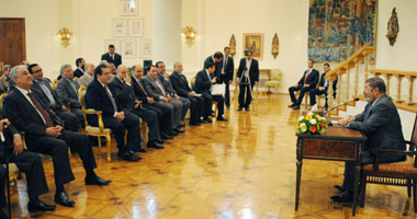 ننشر كواليس اجتماع الرئيس مع الأحزاب..مصر القوية: فوجئنا بعدد كبير من الفلول والأحزاب الكرتونية..و"الديمقراطى الاجتماعى": ممثلو الأحزاب حضروا برسائل "المحمول"..وعاشور وسلطان "اتخانقوا" بسبب التأسيسية