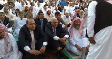 شيخ السلفيين بمطروح: إن لم يخرج الدستور متضمنا تطبيق الشريعة الإسلامية لوضعناه تحت أقدامنا.. والمحافظ الجديد يؤدى صلاة العيد بين المواطنين بساحة السلفيين ويعلن أنه سيتوجه لتهنئة معتصمى الضبعة بالعيد