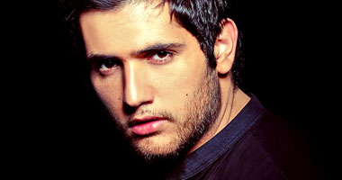 جمال ياسين يحقق نجاحاً فى أول ألبوم غنائى مع "أرابيكا"
