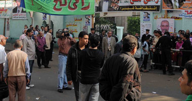 أول تقرير حقوقى يرصد تجاوزات الساعات الأولى للانتخابات