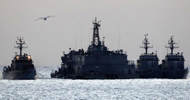 زوارق إيرانية تطلق أعيرة صوب سفينة ترفع علم سنغافورة بالخليج