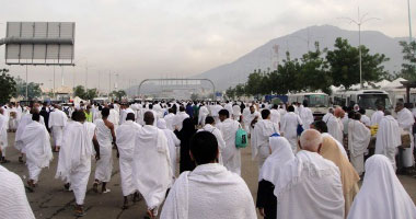 760 حاجا من أعضاء الجمعيات الأهلية يغادرون إلى السعودية اليوم