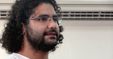 علاء عبد الفتاح يدلى بصوته فى لجنة خاصة بسجن طره