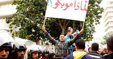  وقفة لعمال "موبكو" أمام قصر العروبة للمطالبة بعودة العمل بالمصنع