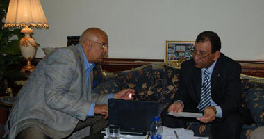 "التعليم" تقرر إيقاف بث قناتين تعليمتين من أربعة لتوفير النفقات.. وتشكل لجنة مشتركة مع "الإعلام" لتطوير الخدمات التعليمية التلفزيونية.. وتتعاقد مع "جوجل" لبث المناهج عبر "يوتيوب"