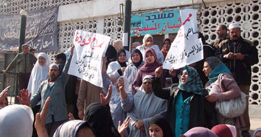 اعتصام العاملين بجمعية الشبان المسلمين فى المنصورة