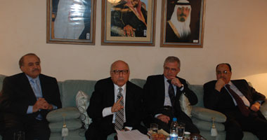 شاعر البحرين الأول فى صالون السفير السعودى 