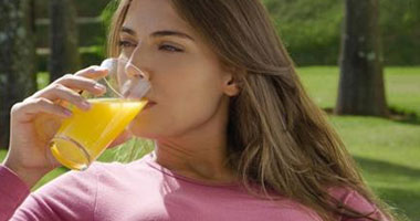 دراسة: لتجنب الإصابة بسرطان الجلد ماتشربش عصير برتقال وتمشى فى الشمس