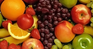 الفاكهة تساعد على تحويل الدهون البيضاء الزائدة إلى بنية حارقة