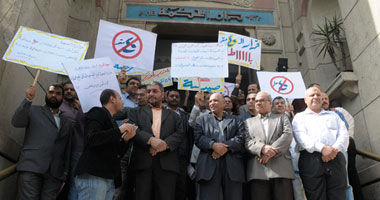 الصيادلة يهددون بنقل عموميتهم إلى وزارة الصحة