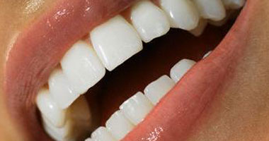 كيف تتجنب التهابات الأسنان واللثة؟