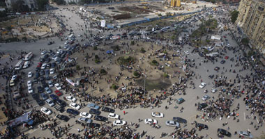 محتجون يهاجمون المعتصمين بالتحرير لإخلاء الميدان 