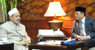سفير إندونيسيا بالقاهرة يتولى مهام عمله ويلتقى شيخ الأزهر 