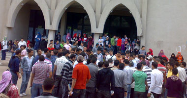 طلاب جامعة الزقازيق ينظمون وقفات احتجاجية اعتراضاً على ارتفاع سعر الكتب