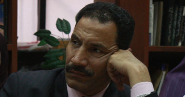نائب رئيس جامعة عين شمس يطالب بإنشاء مراكز بحثية لمتابعة الشائعات