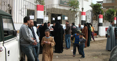 شباب "طناش" ينظم قافلة طبية لخدمة أهالى القرية