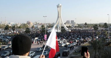 شيعة البحرين يتظاهرون للتنديد بتفجير مسجد القطيف فى السعودية
