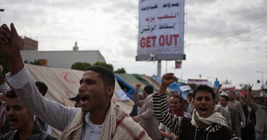 توافد الجماهير وشباب الثوار على صنعاء لتنظيم "مليونية إطلاق المعتقلين" 