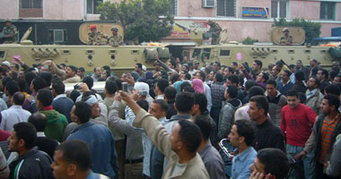 احتجاج المئات من أهالى قرية فناره بالإسماعيلية
