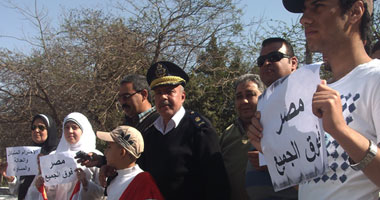 بالصور.. تظاهرة فى المعادى للمطالبة بعودة الشرطة للشارع  