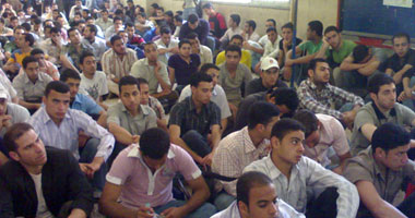 طلاب معهد العبور يهددون بالإضراب عن الدراسة للمطالبة بإنشاء كوبرى مشاة