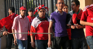 جماهير الأهلى تمزق فانلة الزمالك