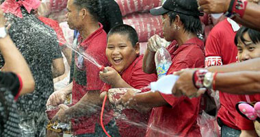 بالصور.. مهرجان عيد الماء "سونغكران" فى تايلاند