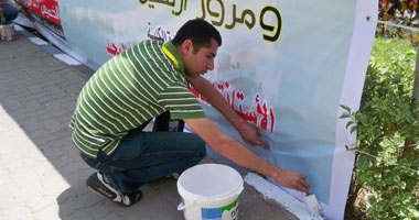 بالصور: حملة طلابية لنظافة وتجميل كلية الإعلام