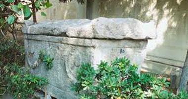 اكتشاف مقبرة رومانية غرب الخليل جنوب الضفة الغربية