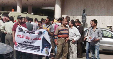 استمرار الاعتصام أمام محافظة الدقهلية لرحيل "حفظى"