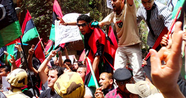 "الجالية الليبية بالقاهرة تحتفل بقرب رحيل "الطاغية" القذافى"