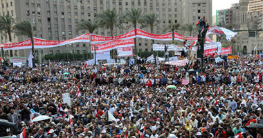 الاحتفال بأول عيد عمال بعد الثورة فى ميدان التحرير.. مسيرة للتأكيد على المطالب الاجتماعية.. ومحاكمة عمالية لسياسات الخصخصة 