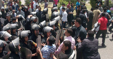 اشتباكات فى مظاهرة بالإسكندرية بين شباب الإخوان والقوى السياسية