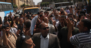 أمناء الشرطة المفصولون ينقلون تظاهرهم من أمام "الداخلية" لمجلس الشعب